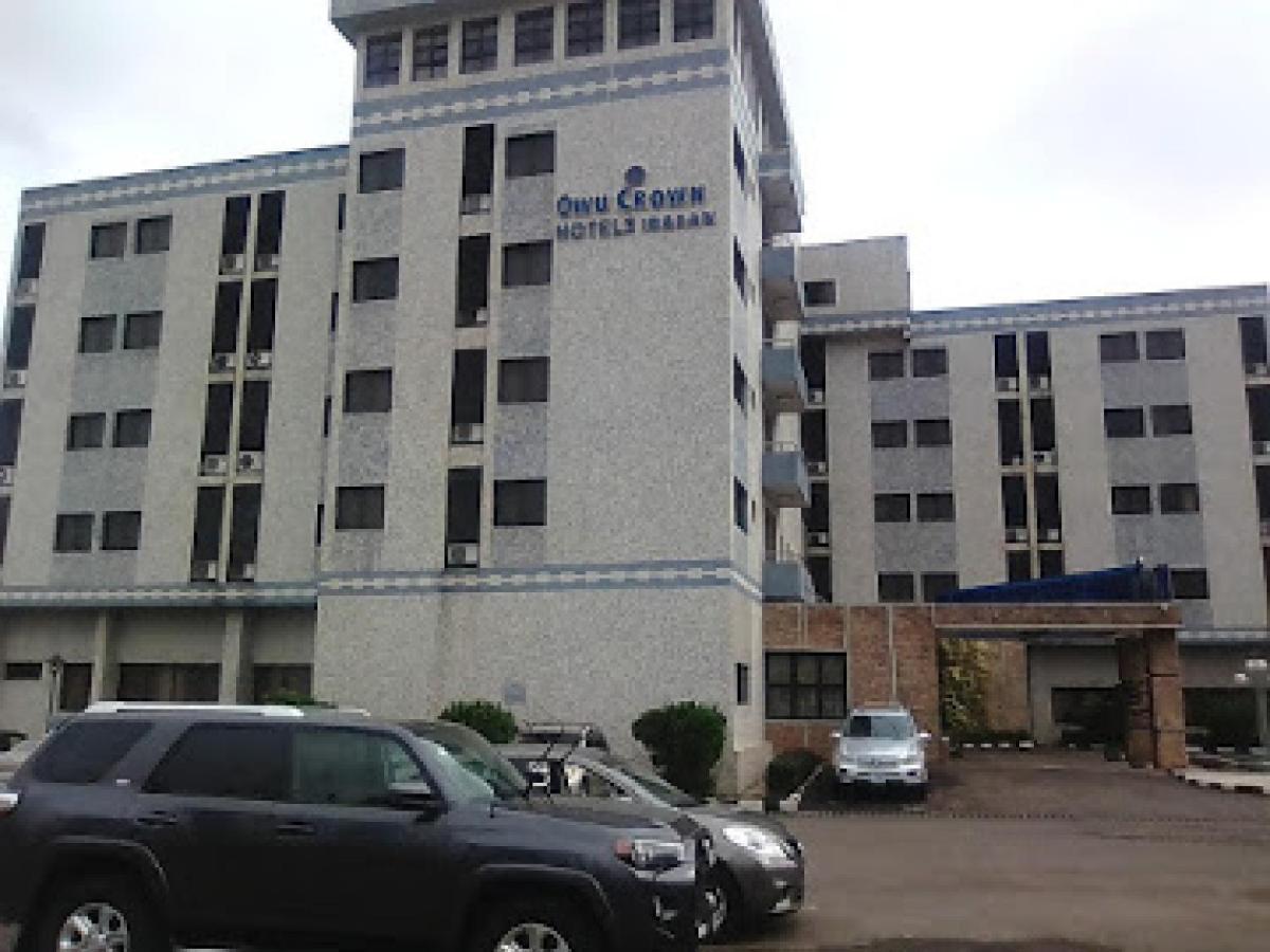 Room In Lodge - Owu Crown Hotel, Ibadan Dış mekan fotoğraf